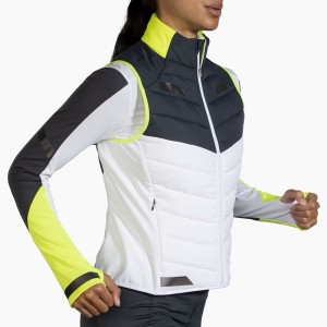 جلیقه ورزشی زنانه بروکس مدل Brooks Women's Run Visible Insulated Vest|سفید