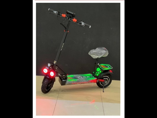 اسکوتر برقی تاشو ولرا مانیتور بزرگ کابین نوری 2024 دو نفره C10 E25pro max