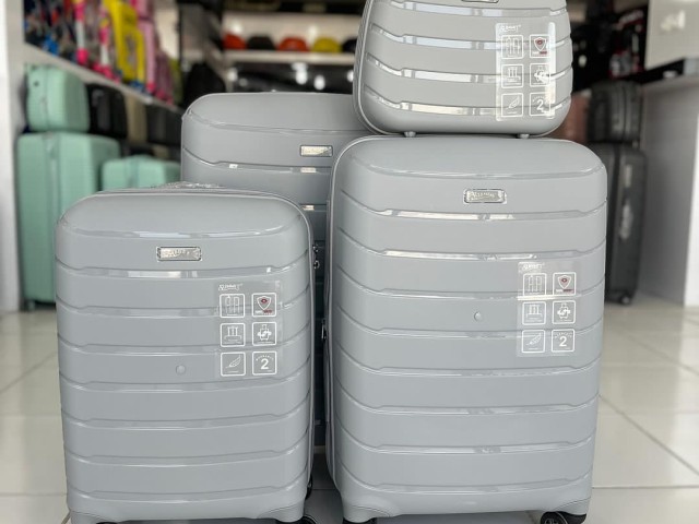 مجموعه ۴ عددی چمدان خارجی برند سومیت summit , بدنه پروپیلن ۱۰۰٪ نشکن ( سامیت )