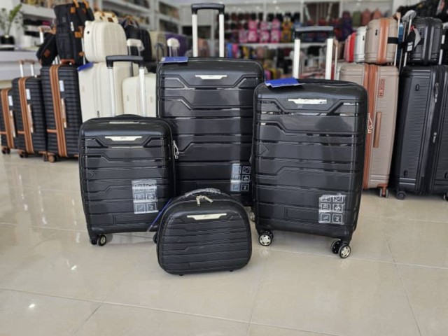 چمدان خارجی وارداتی برند summit سامیت (سومیت)مجموعه ۴ تاییدر ۸ رنگ