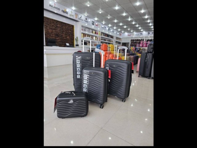 ست ۴ تکه چمدان وارداتی برند مونزا monza. جنس پلیپروپیلن ۱۰۰٪نشکن. رنگ مشکی( تخفیف ویژه پارس مون )