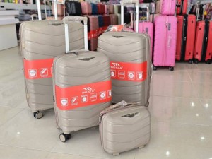 چمدان وارداتی برند monza  در ۸ رنگ