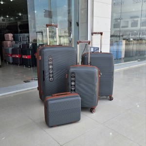 مجموعه۴ عددی چمدان ریچارد richard  وارداتی در ۸ رنگ