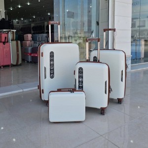 مجموعه۴ عددی چمدان ریکاردو ricardo   وارداتی در ۸ رنگ