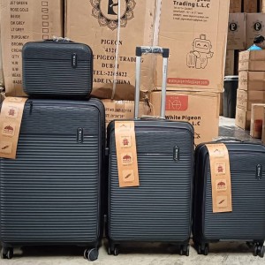 چمدان وارداتی نشکن پلی پروپیلن و دارای جای لپ تاپ فول آپشن noha