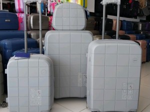 چمدان ۴ تایی برند سومیت summit suitcase pp سامیت فول آپشن جنس پلی پروپیلن نشکن