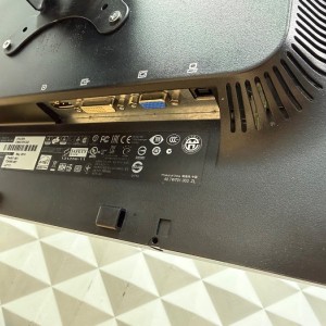 مانیتور ۱۹ اینچ HP مدل EliteDisplay E190i پنل IPS استوک (مربع)
