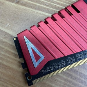 رم کامپیوتر استوک ADATA ظرفیت 8 گیگابایت DDR4 هیت‌سینک‌دار