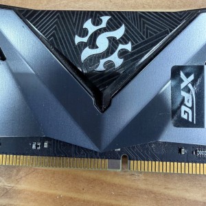 رم کامپیوتر استوک ADATA XPG ظرفیت 8 گیگابایت DDR4 هیت‌سینک‌دار