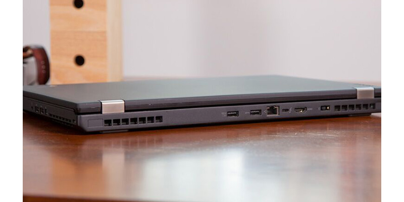 تجمع پورت ها در پشت بدنه لپ تاپ استوک Lenovo ThinkPad P51