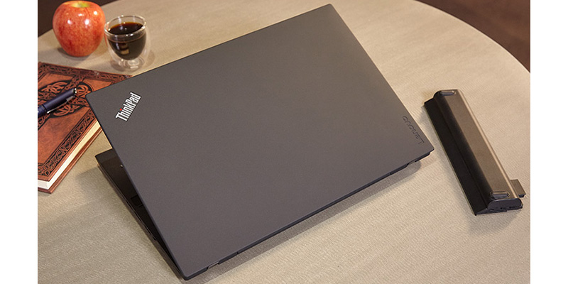 اولترابوک استوک Lenovo ThinkPad T470 i5 با بدنه مشکی رنگ