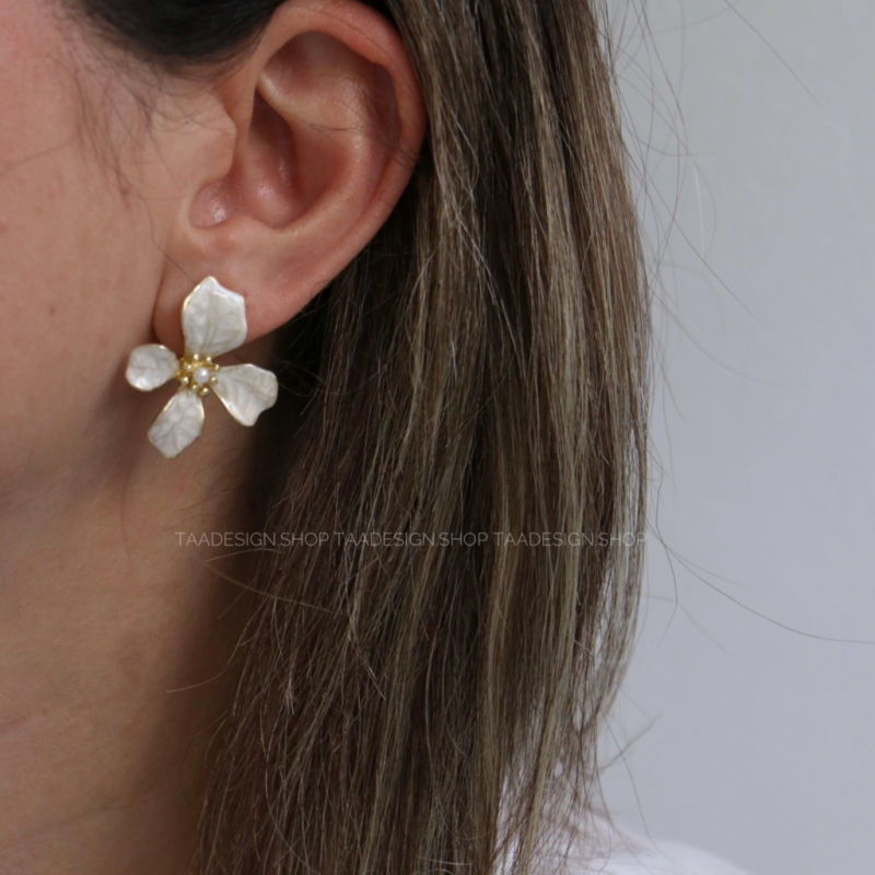 گوشواره طرح میناکاری گل مدل Ea9008