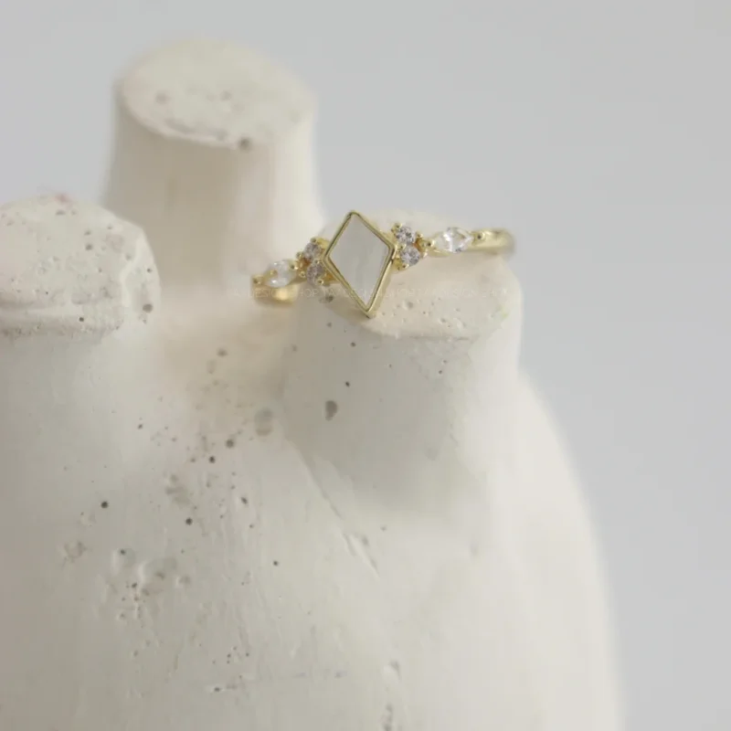 انگشتر زنانه مدل Ri4050