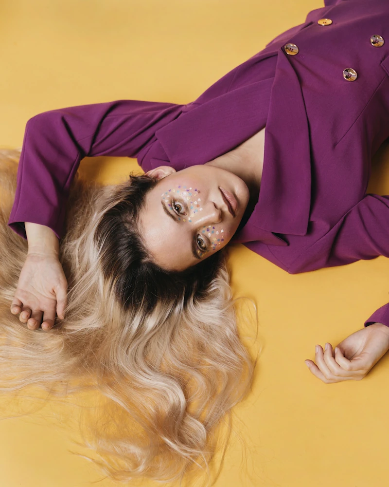 رنگ بنفش و ارغوانی برای خانم های سفید پوست