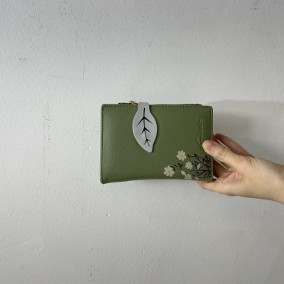 کیف پول و جاکارتی کلارک