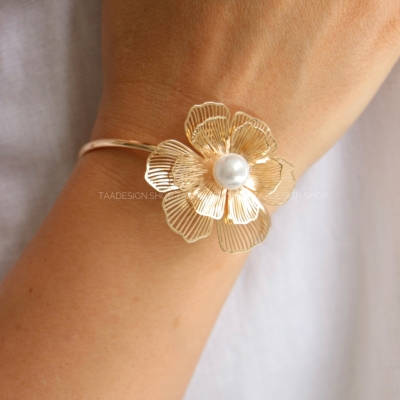 بنگل زنانه فنری گل دار مدل Bb8020