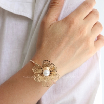 بنگل زنانه فنری گل دار مدل Bb8020