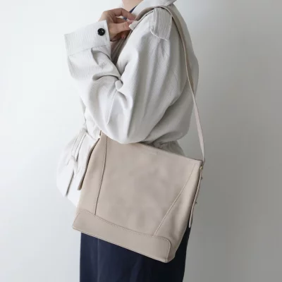 کیف زنانه بزرگ مدل تیارا