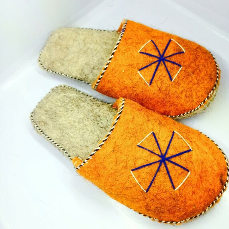 دمپایی نمدی مردانه رنگی جلو بسته دور دوزی شده