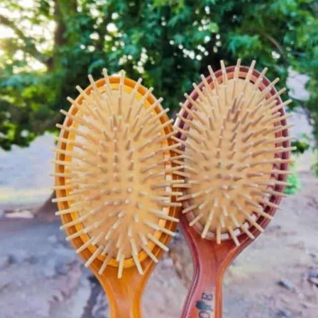 برس چوبی دندانه تیز قهوه ای دکتر مور (با جعبه)