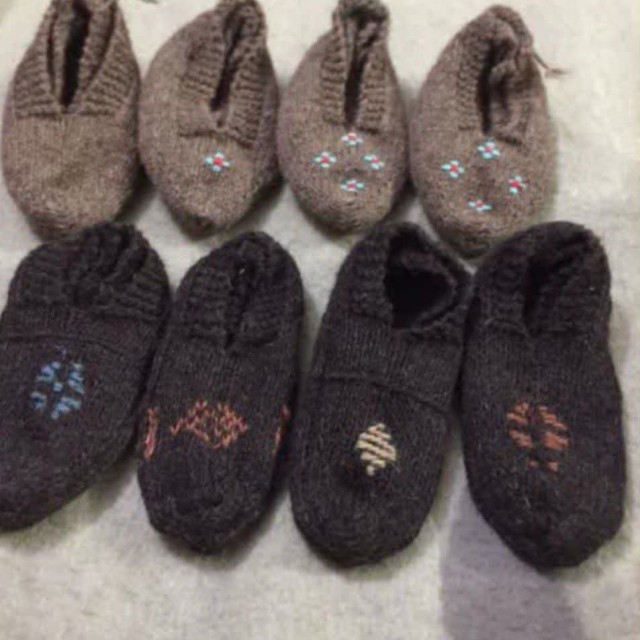 پاپوش خود رنگ عشایری پشم گوسفندی