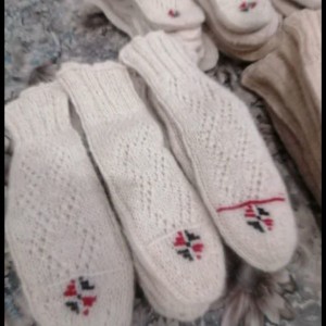 جوراب پشم گوسفندی سفید زنانه عشایری