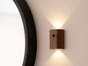 چراغ دیواری سنسور حرکتی قابل شارژ چوبی Auraglow Wooden Rechargeable Motion Sensor Wall Light TAIGA