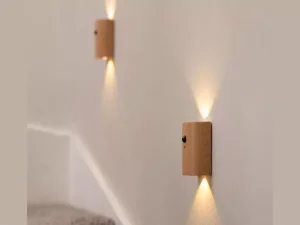 چراغ دیواری سنسور حرکتی قابل شارژ چوبی Auraglow Wooden Rechargeable Motion Sensor Wall Light TAIGA