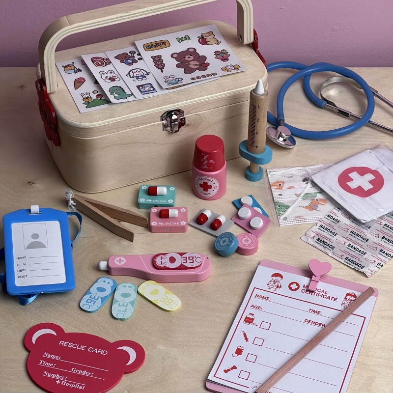 اسباب بازی پزشکی با جعبه چوبی دسته دار کد 999- first aid doctor toy set