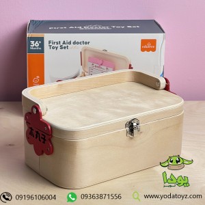 اسباب بازی پزشکی با جعبه چوبی دسته دار- first aid doctor toy set