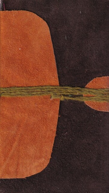 کتاب تقویم پالتویی 1404چرم حوض‌نقره