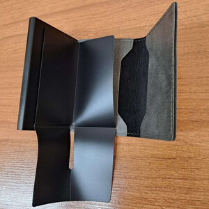 جاکارتی و کیف پول مردانه