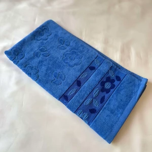 حوله ابریشم فاضل مدل گلبرگ سایز40*80 سانتی متر