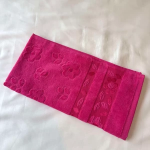 حوله ابریشم فاضل مدل گلبرگ سایز40*80 سانتی متر