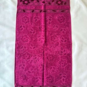 حوله ابریشم فاضل مدل گلبرگ سایز40*80 سانتی متر