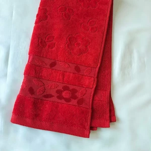 حوله ابریشم فاضل مدل گلبرگ سایز40*80 سانتی متر