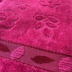 حوله ابریشم فاضل مدل گلبرگ سایز40*80 سانتی متر