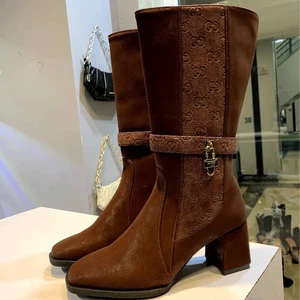 بوت بلند زنانه طرح گوچی قفل‌دار کد 03 رنگ مطابق تصویر