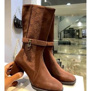 بوت بلند زنانه طرح گوچی قفل‌دار کد 03 رنگ مطابق تصویر