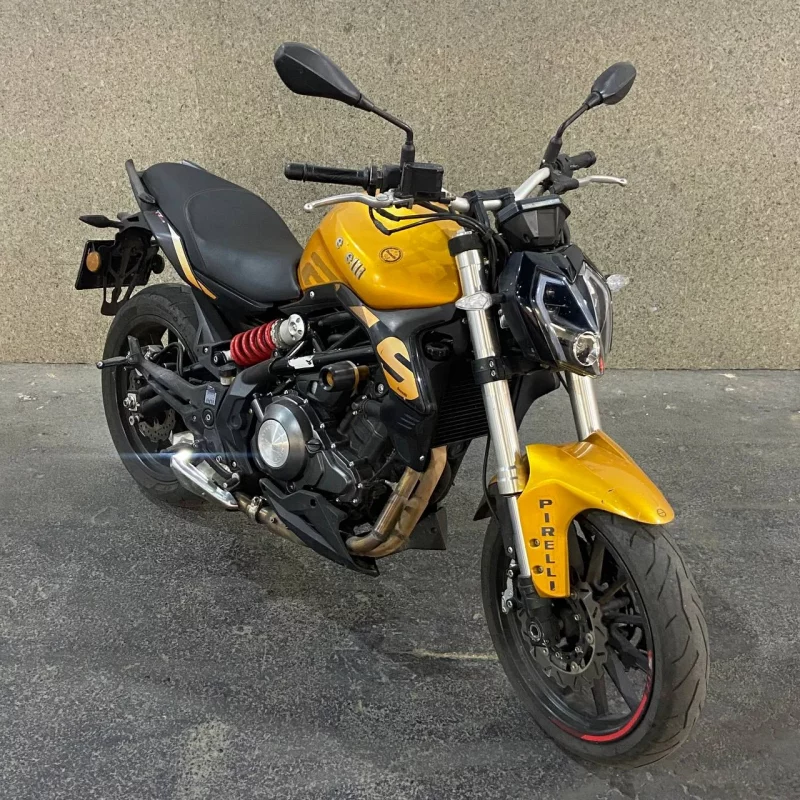 موتور سیکلت بنلی مدل ۳۰۰ دو سیلندر زرد(کارکرده)