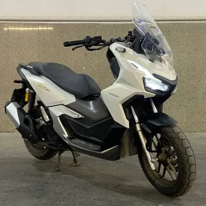 موتور سیکلت هوندا adv160 سفید مات (کارکرده)