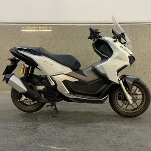 موتور سیکلت هوندا adv160 سفید مات (کارکرده)
