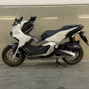 موتور سیکلت هوندا adv160 سفید مات (کارکرده)