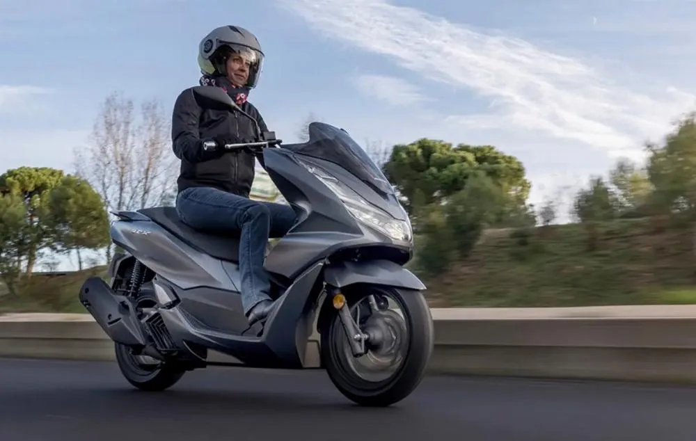 نقد و بررسی هوندا pcx 