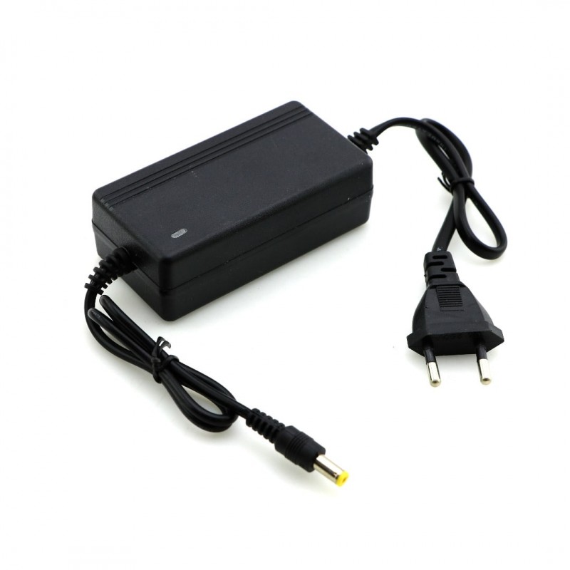 آداپتور 12 ولت 2 آمپر