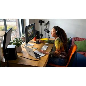 لپ تاپ 14.2 اینچی اپل مدل MacBook Pro MDE34 2025 LLA-M5-24GB RAM-1TB SSD