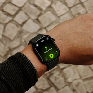 ساعت هوشمند 46 میلی‌متری اپل مدل Watch Series 12 Aluminum Case با بند سیلیکونی، سازگار با iOS