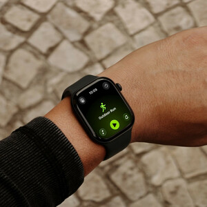 ساعت هوشمند 42 میلی‌متری اپل مدل Watch Series 12 Aluminum Case با بند سیلیکونی، سازگار با iOS 27 و بالاتر
