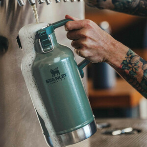 فلاسک استنلی مدل CLASSIC EASY-POUR GROWLER کد F 2021 گنجایش 2 لیتر