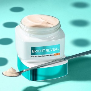 کرم ضد لک و روشن‌کننده لورآل حاوی نیاسینامید و SPF 50 مدل Bright Reveal حجم 50 میل